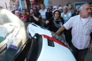 Ter&ouml;r kurbanı "sevgi"ye g&ouml;zyaşı
