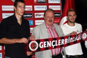 G.Birliği'nde &ccedil;ifte imza