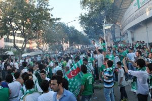 Twente ma&ccedil;ı &ouml;ncesi coşku kameralara b&ouml;yle yansıdı