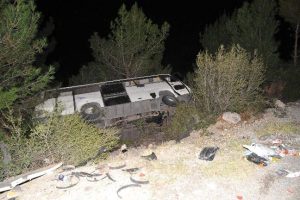 D&uuml;ğ&uuml;n d&ouml;n&uuml;ş&uuml; şarampole u&ccedil;tular: 22 yaralı
