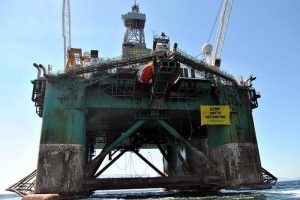 Greenpeace'den Gazprom'a baskın