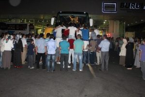 Mehmet&ccedil;ikler davul zurnayla uğurlanıyor
