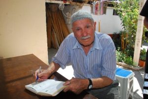 90 yaşındaki şairin kıskandıran ilhamı