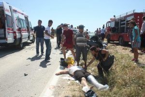 Edirne'de trafik kazası: 1'i &ccedil;ocuk 2 &ouml;l&uuml;, 9 yaralı