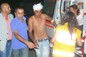 Komşu kavgası sokak savaşına d&ouml;nd&uuml;: 2 yaralı