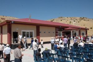 Anneleri anısına k&ouml;ye cemevi yaptılar
