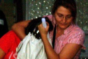 Annesini &ouml;ld&uuml;ren gen&ccedil; kız tutuklandı
