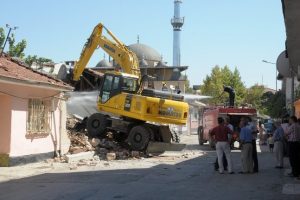 İneg&ouml;l'de ka&ccedil;ak yapıya ge&ccedil;it yok