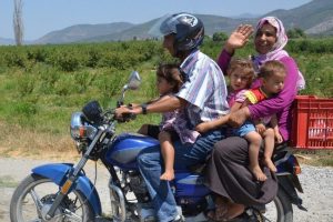 Ailece &ouml;l&uuml;me meydan okuyorlar