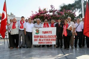 Gaziler şeref g&uuml;n&uuml;n&uuml; kutladı
