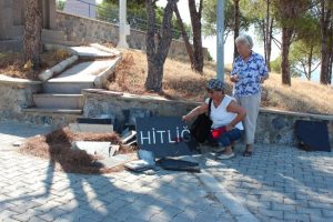 Yıldıztepe şehitliği girişi par&ccedil;alanmış