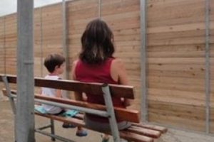 Karam&uuml;rsel'de tesett&uuml;r plaja tepki s&uuml;r&uuml;yor
