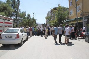 Sokak ortasında silahlı kavga