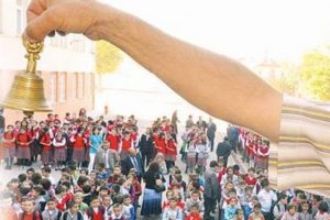 Veli parasıyla sekreter tuttular