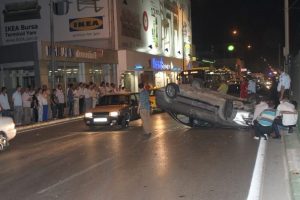 D&uuml;ğ&uuml;n d&ouml;n&uuml;ş&uuml; feci kaza: 9 yaralı
