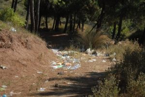 Piknik yerleri &ccedil;&ouml;pten ge&ccedil;ilmiyor