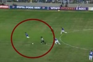 Ronaldinho &ouml;yle bir gol attı ki!
