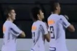 Neymar'dan muhteşem bir frikik gol&uuml;