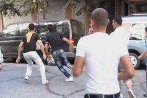 D&ouml;ner bı&ccedil;akların konuştuğu kavga amat&ouml;r kamerada