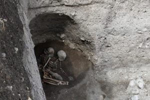 "8 bin yıl &ouml;nce insanlar &ouml;l&uuml;yordu"