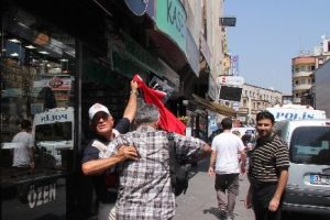 BDP'li kadınlara bayraklı tepki