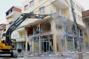 Bursa'da ka&ccedil;ak yapmayın, yıkarız