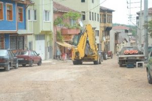 Yenis&ouml;l&ouml;z yollarına asfalt