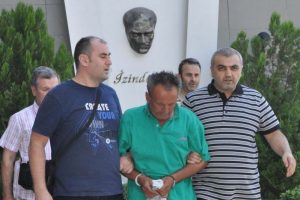 Cezaevinden ka&ccedil;ıp 40 bin liralık altın &ccedil;alan zanlı kuyumcuda yakalandı