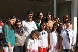 K&uuml;&ccedil;&uuml;k ressamlar eserlerini sergiledi