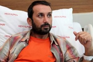 Foto Muhabiri G&uuml;l'e doku nakli