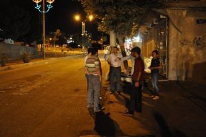 İzinsiz g&ouml;steriye mahalleliden tepki