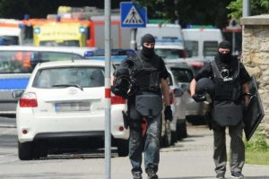 G&uuml;rcistan'da rehine operasyonu: 14 &ouml;l&uuml;