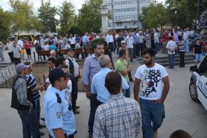 O kadar kalabalıkta kimse g&ouml;rmedi!