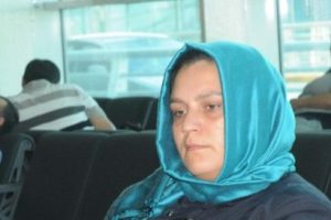 Eski eşi y&uuml;z&uuml;nden 4 g&uuml;nd&uuml;r havalimanında