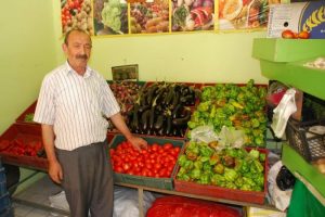 Manavın s&uuml;permarket isyanı