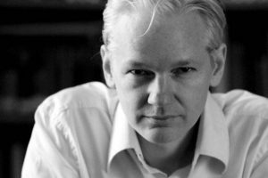 Assange'dan &ouml;zg&uuml;rl&uuml;k senaryoları