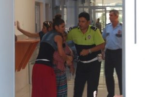 Oğlu tutuklanınca adliyeyi birbirine kattı