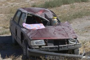 Otomobil takla attı: 2 yaralı