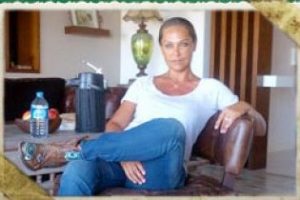 H&uuml;lya Avşar'dan Temel İ&ccedil;g&uuml;d&uuml; pozu