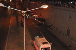 Otomobil alt ge&ccedil;ide u&ccedil;tu: 1 yaralı