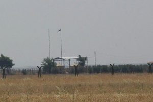 Suriye askerleri L&uuml;bnan k&ouml;ylerine girdi