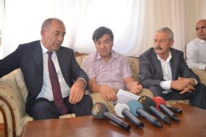 G&uuml;rsel Tekin acılı babayı ziyaret etti