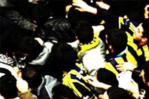 Taraftar kavgası: 1 &ouml;l&uuml;
