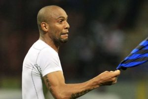 Maicon'dan Elano ve Robinho'ya taş!
