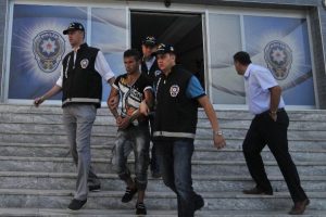 Tartıştığı babasını &ouml;ld&uuml;rd&uuml;