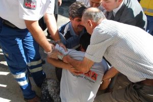 Şehit ailesinin baba ocağına ateş d&uuml;şt&uuml;