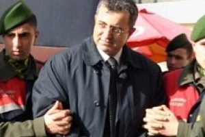 D&ouml;nmez, oğlunun &ouml;l&uuml;m haberini duruşma salonunda aldı