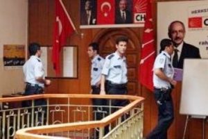 İşten atılan iş&ccedil;iler CHP'yi bastı
