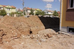 Okul inşaatında g&ouml;&ccedil;&uuml;k: 2 yaralı