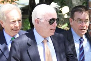 ABD'li senat&ouml;rlerden s&uuml;rpriz ziyaret